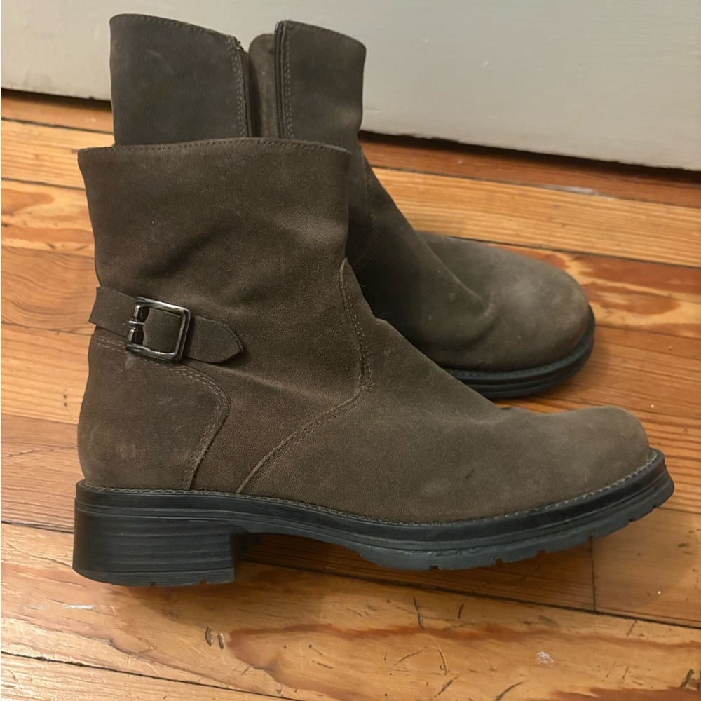 Brown Suede La Canadienne 8.5 ankle boots